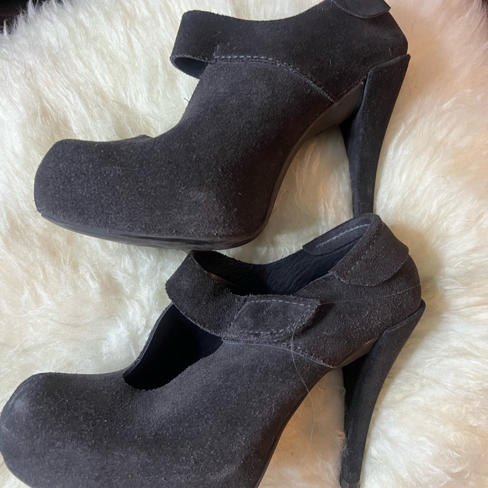 Pedro Garcia Dark Gray Suede Ankle Booties size 8.5 - Picture 2 of 4